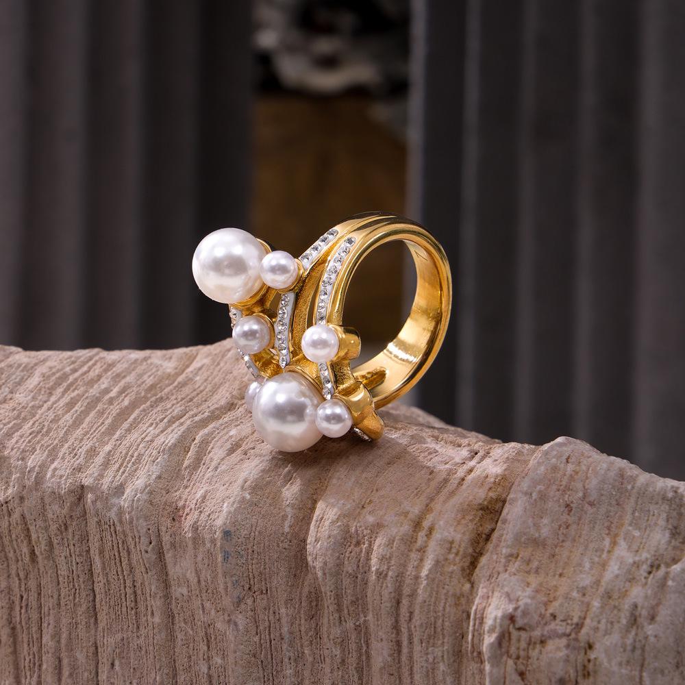 Elegant Korean-Style Pearl and Diamond Ring - 18k Gold-Plated Titanium Steel