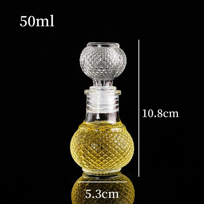 European Style Transparent Glass Carved Small Wine and Liquor Bottle/Vase