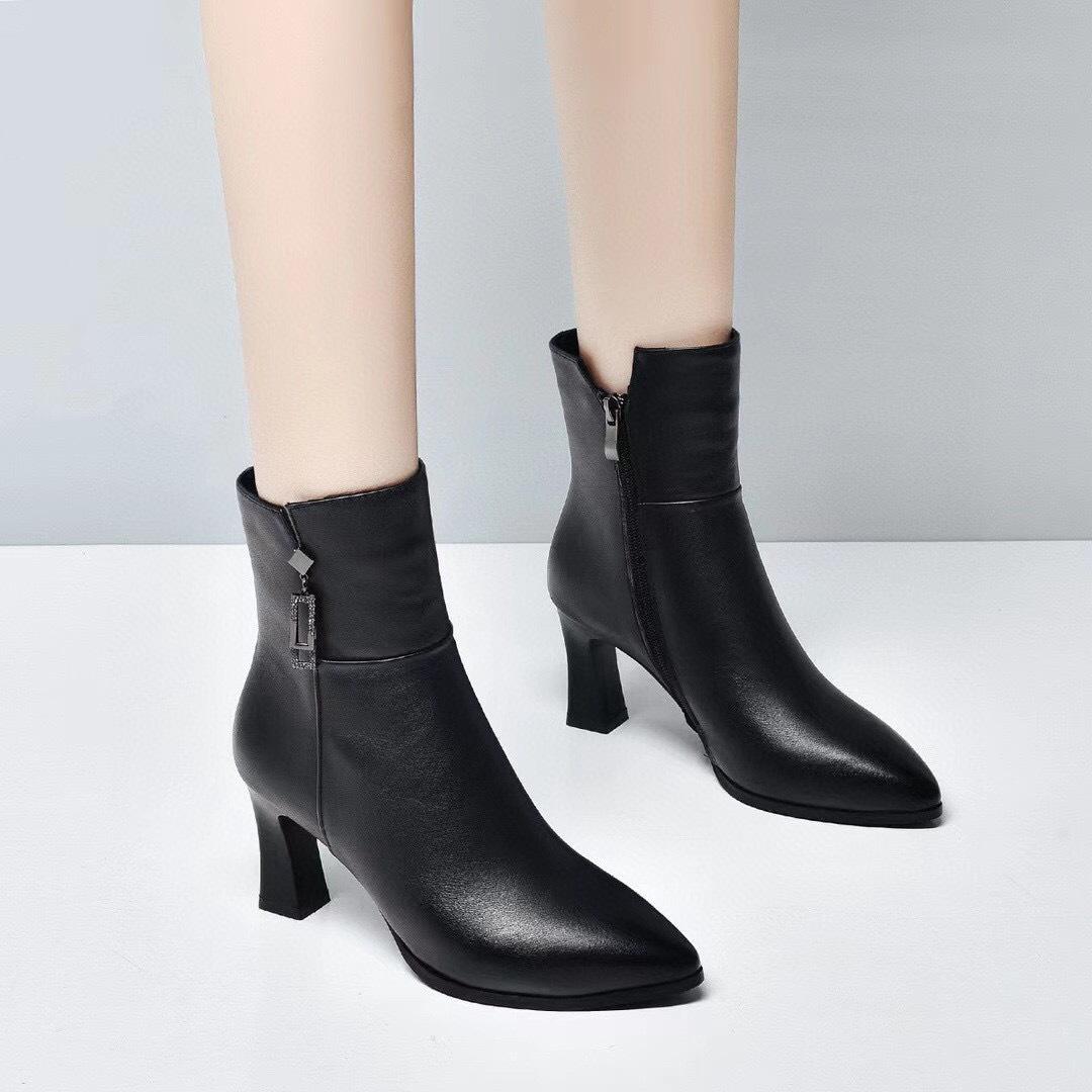 

Women s leather boots for autumn and winter 2026 new water diamond square buckle pointed high-heeled fashion boots for women 34