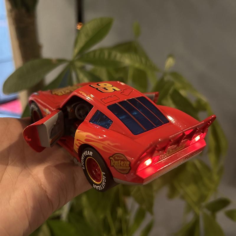 Disney Toy Story 3 Model Car Lightning Mcqueen Metal Diecast With Lights Inertial Pull-Back Wheel Spit Out Your Tongue Cars Toys