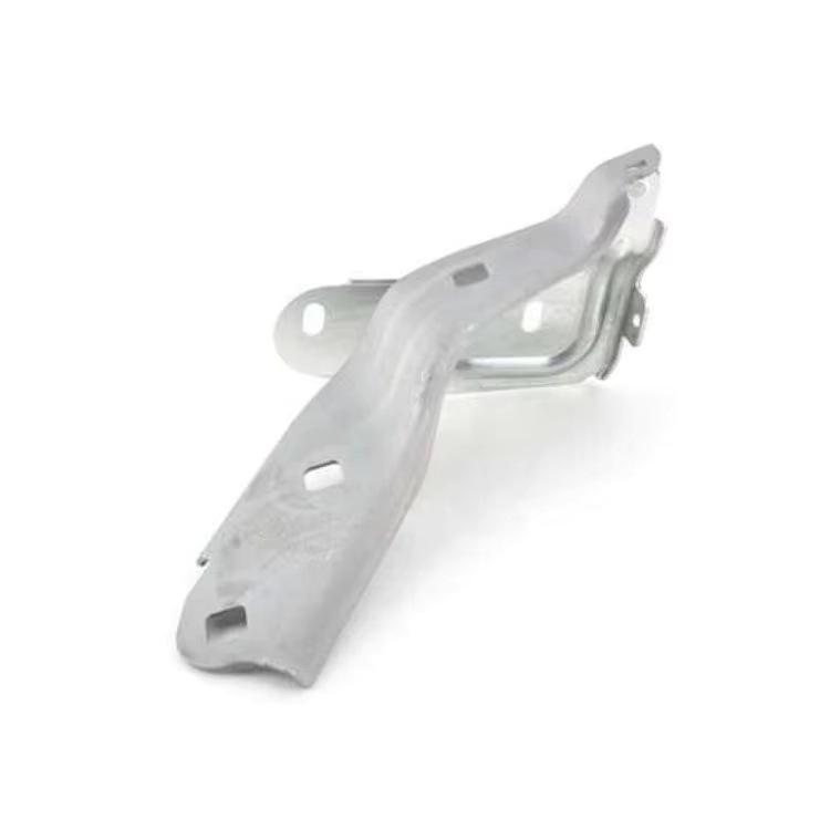 Part numbers 95851130110 and 95851130210 fit the 2015 Cayenne hood hinges.