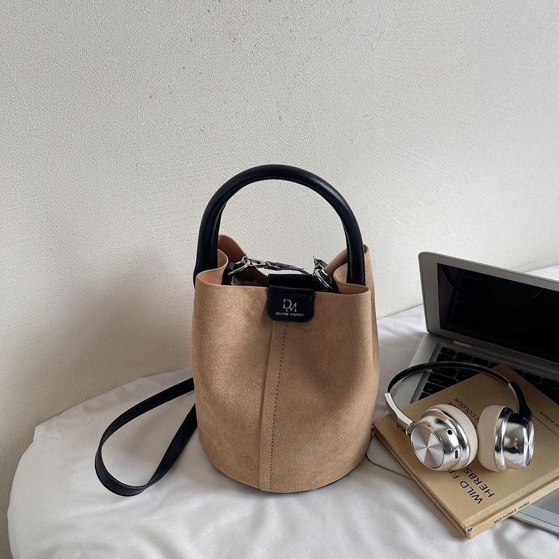 Premium Retro Small Bag Women's New Versatile Messenger Bag Fashionable Portable Bucket Bag