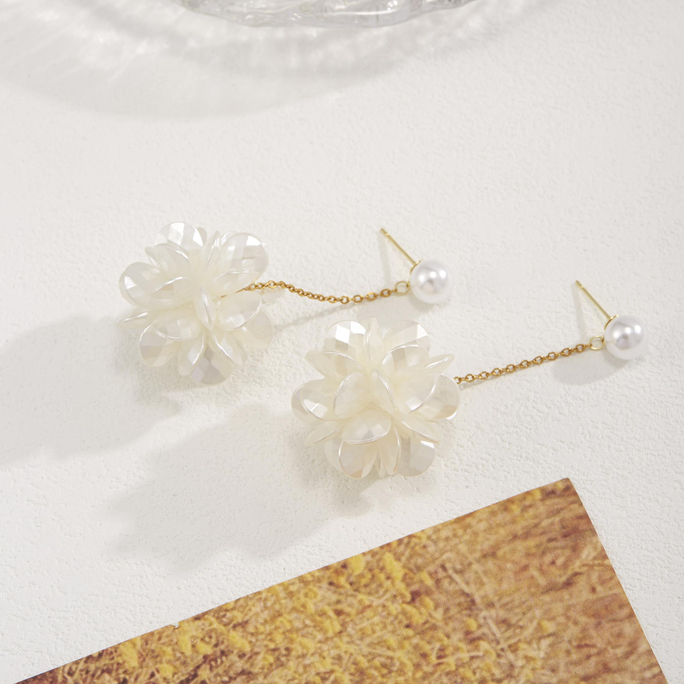 

Flower shaped women s earrings earrings, sweet, romantic and fashionable, suitable for daily life золотистый