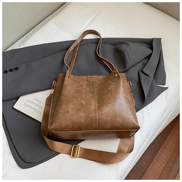 

Ретро большая сумка женская 2025 новая модная сумка-ведро большой вместимости, высококлассная наплечная сумка-мессенджер