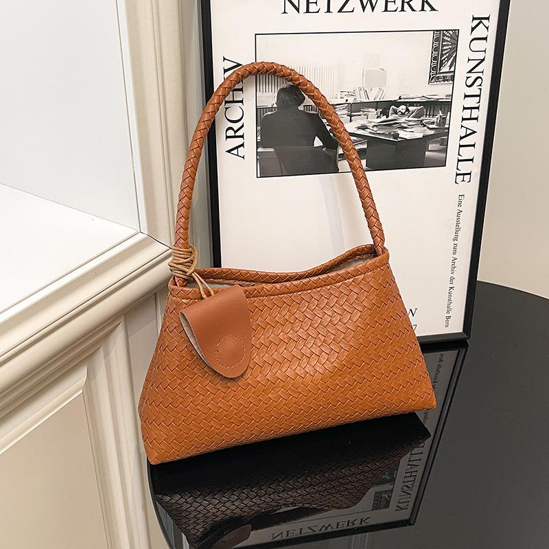 Large capacity woven tote bag 2025 autumn and winter new versatile commuter child and mother shoulder bag premium handbag