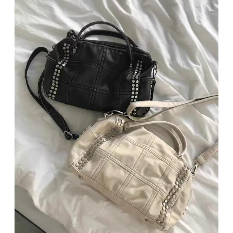 New Korean version women's large-capacity bag, rivet pillow bag, hand-held large bag, shoulder bag, messenger bag, black K