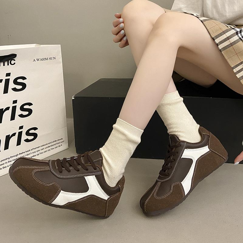 Popular retro contrasting color round square head inner height-increasing German training shoes women's autumn 2025 casual Forrest Gump board shoes