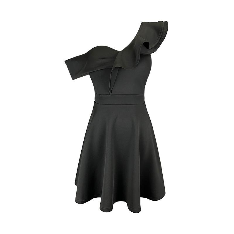 Robe trapèze dos nu à volants et col diagonal à une épaule pour femmes, nouvelle collection printemps et été