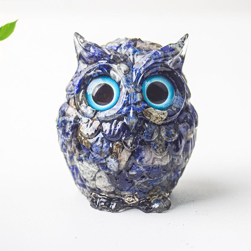 Uil als bureaudecoratie van kristalhars met glinsterende steentjes, ideaal als cadeau voor thuis of op kantoor.