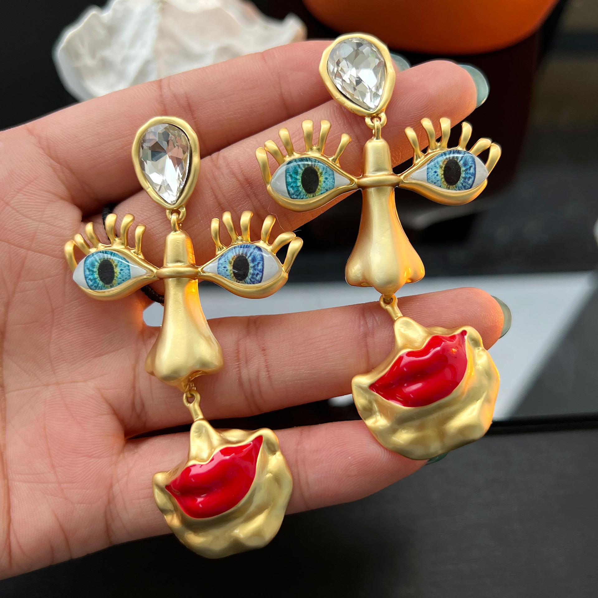 Vintage Abstract Human Face Sculpture Drop