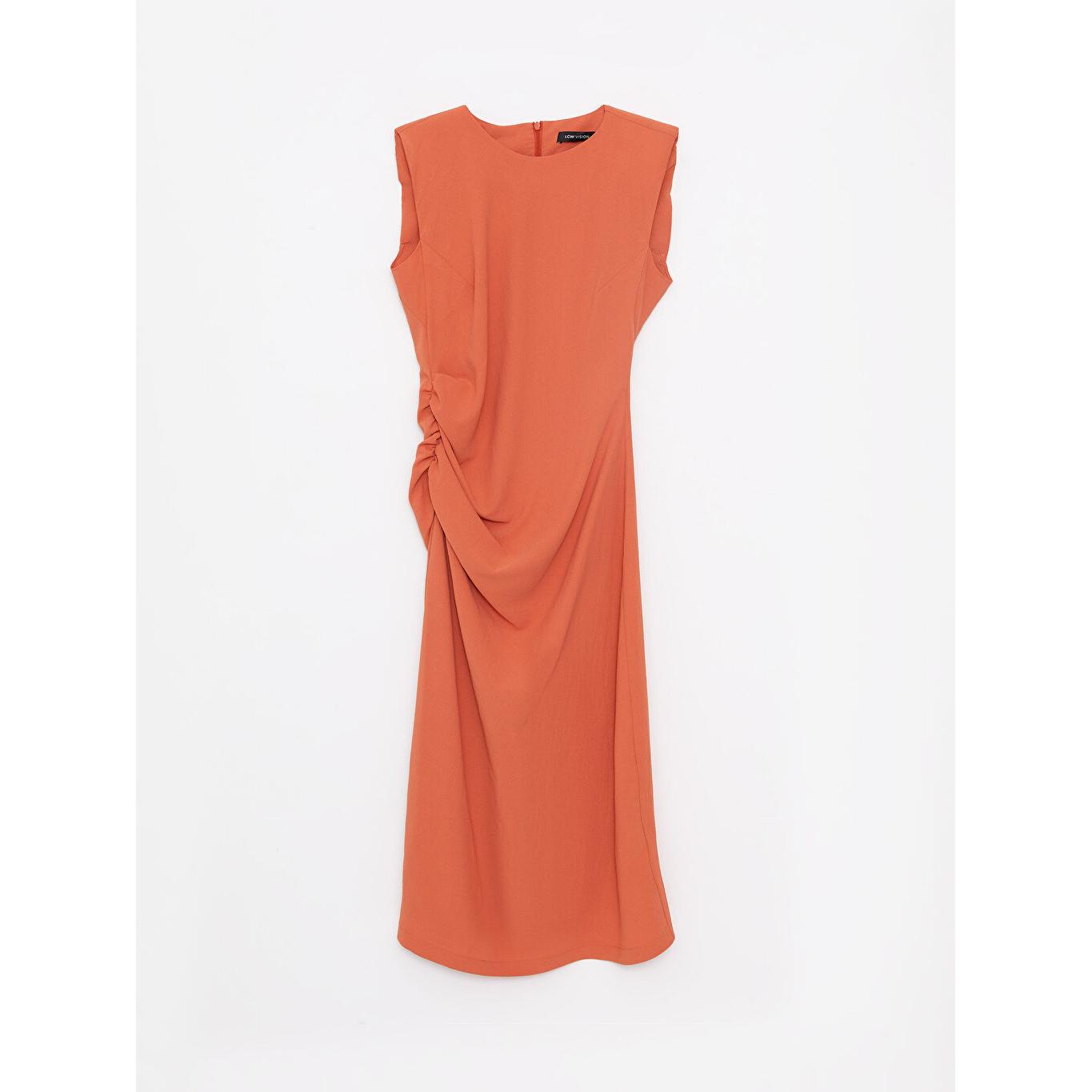 

Прямое женское платье без рукавов с круглым вырезом оранжевое