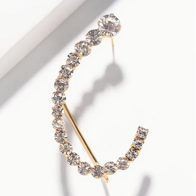 Perfekte stilvolle beliebte geometrisch geformte Ohrringe mit einem minimalistischen Design als Geburtstagsgeschenk für Frauen während Accessoires