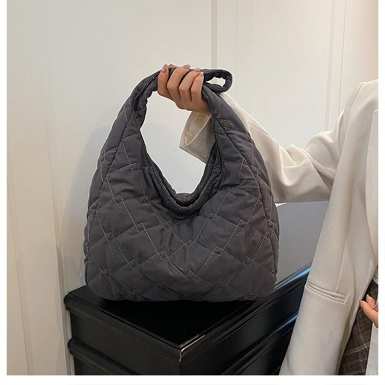 2025 retro style sponge soft waxy shoulder armpit bag winter new niche cotton clothes down texture portable women's bag