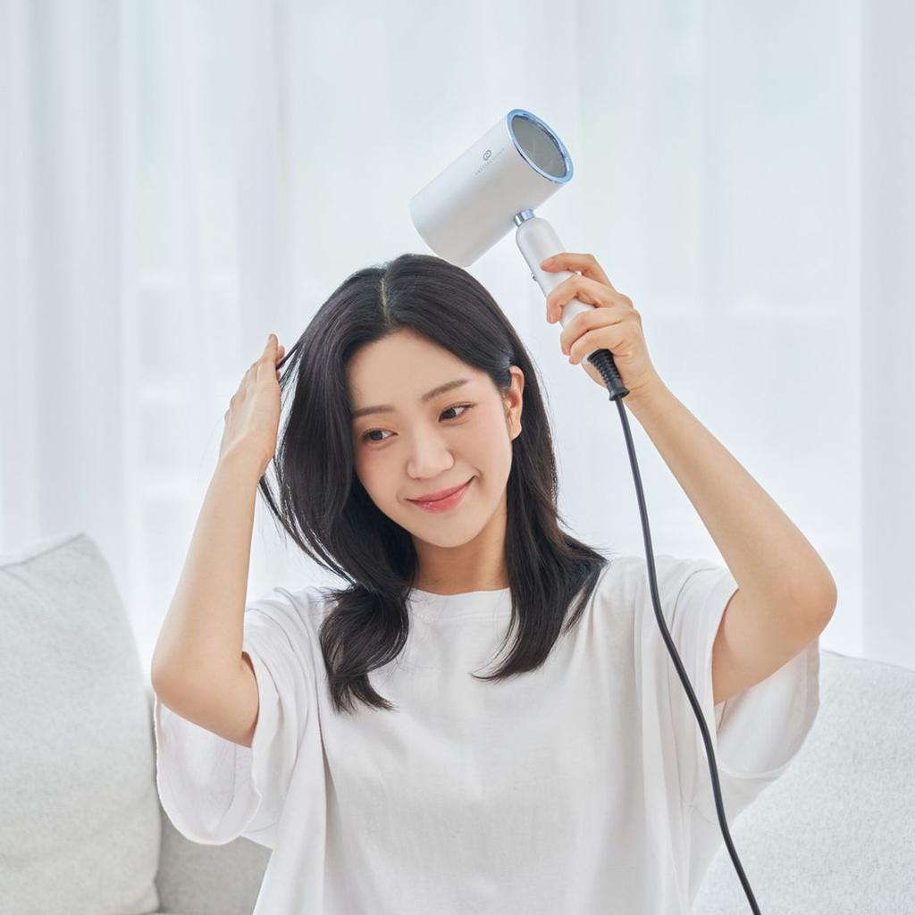 High-power foldable hair dryer 2200W