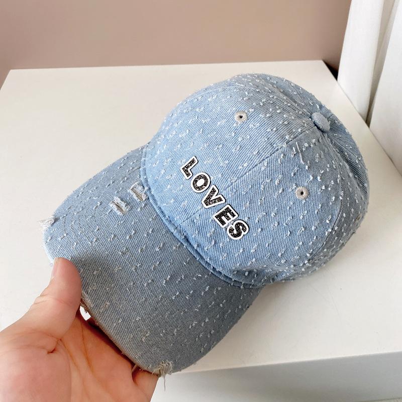 

Европейская и американская джинсовая бейсболка со стразами и алфавитом для мужчин и женщин, для пар, на все времена года, закругленная кепка с дыркой от солнца M（56-58cm） светло-синий