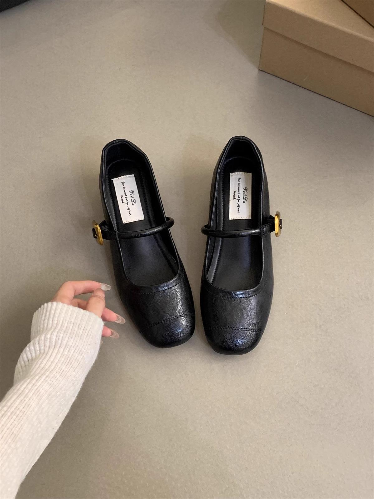 

French evening breeze light mouth single shoes women s thick heel 2025 autumn new Korean version small leather shoes retro middle heel Mary Jane shoes 35 чёрный