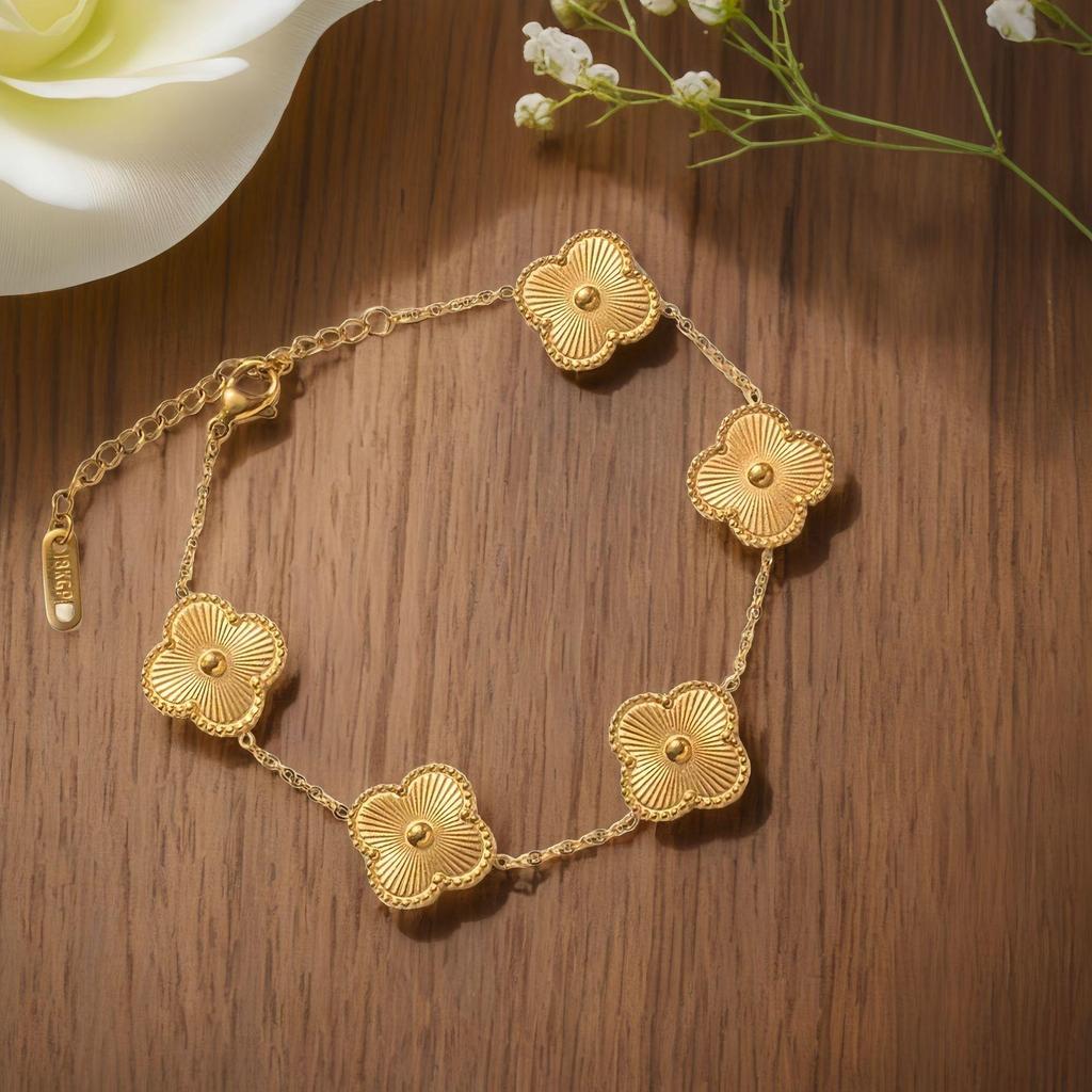 Stylish 13MM Four-Leaf Clover Laser-Cut Hand Jewelry - Daily Wear for Influencers