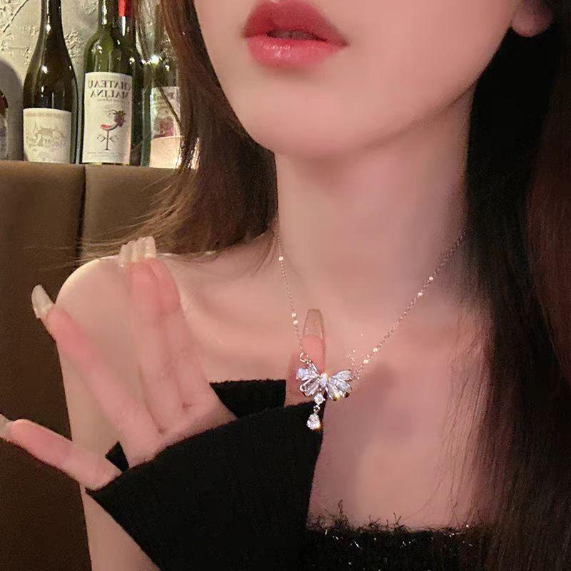 New Water Drop Bow Necklace Full of Diamonds Slightly Inlaid Niche Light Luxury Advanced Heavy Industry Collarbone Chain