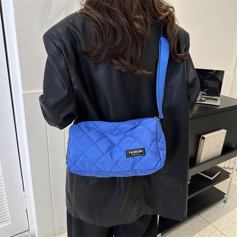 

Down and cotton bag autumn 2025 new oxford cloth solid color rhombus plaid trend simple and versatile shoulder crossbody bag синий