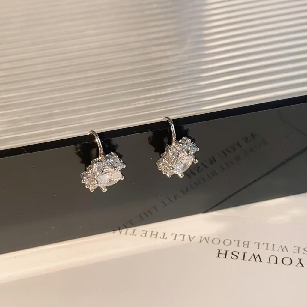 Exclusivo Ear Cuff de Camada Dupla Brilhante com Diamantes de Alto Padrão: Design Versátil e Indolor