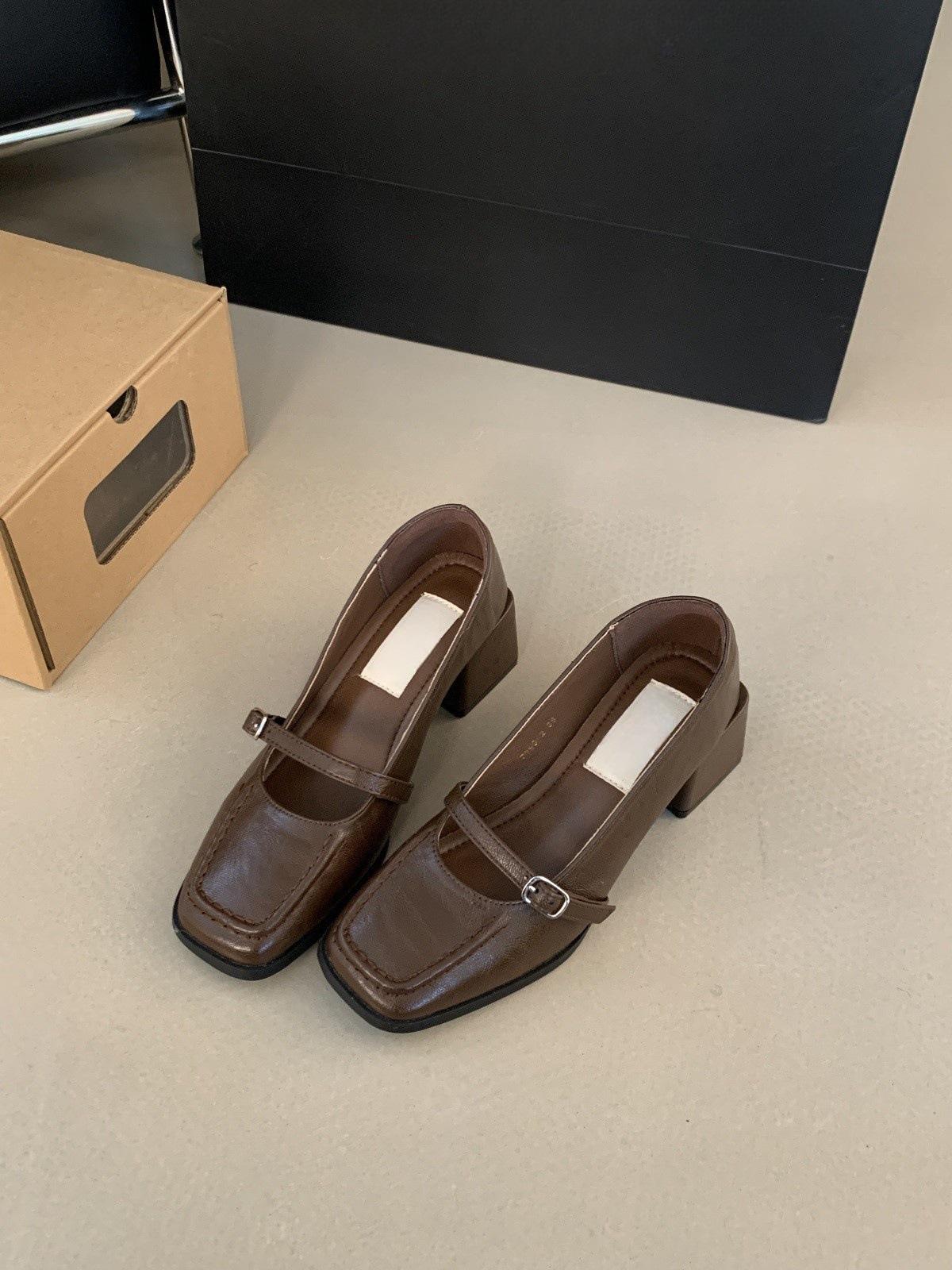 

Корейская версия женских туфель-лодочек из мягкой кожи с квадратным носком, с пряжкой на ремешке, туфли Мэри Джейн, темпераментные, модные, маленькие кожаные туфли, Спр 39 темно-коричневого