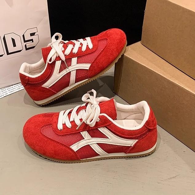 

2025 новые немецкие тренировочные кроссовки женские весенне-летние дышащие сетчатые повседневные универсальные спортивные кроссовки ретро на плоской подошве для прогулок и катания на скейтборде 40 красный