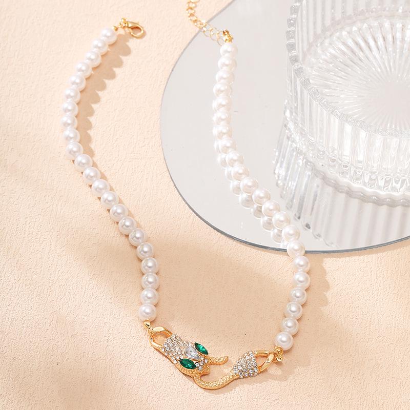 

Yunjin Snake-shaped Metal Pearl Chain Necklace: High-end Hip-hop Style for Women