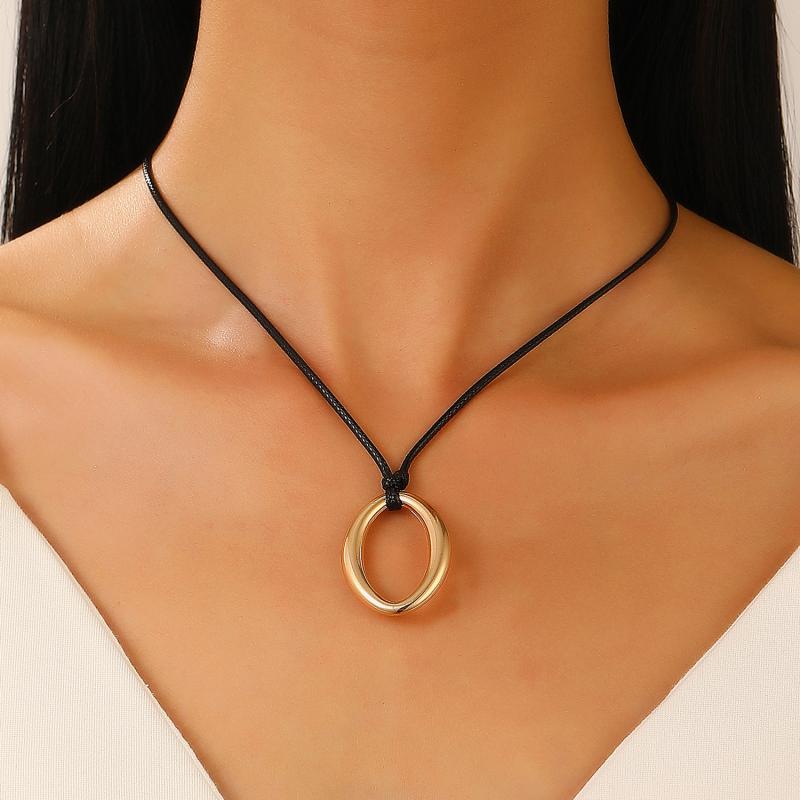 Vintage Runder Hohlanhänger Minimalistische Halskette für Damen Gold Silber Farbe Minimalistischer Schick Vielseitiger Kragen Schmuck