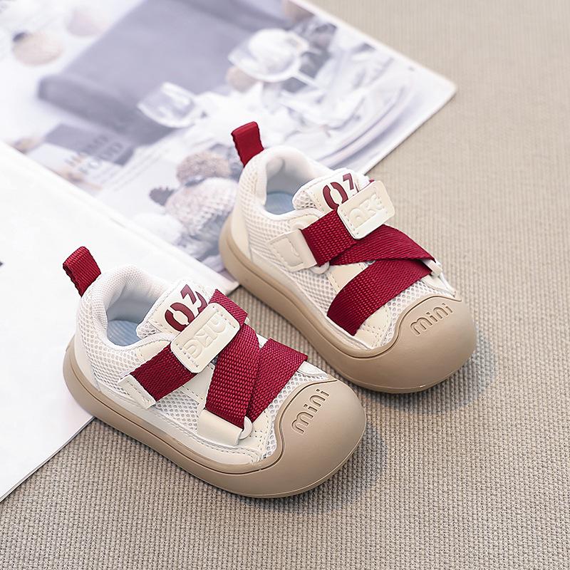 Kinder Freizeitschuhe Zehenkappe Anti-Kick Jungen Mädchen Sportschuhe Rutschfeste Weiche Sohle 2025 Neue Kinder Skateschuhe Mesh Atmungsaktiv