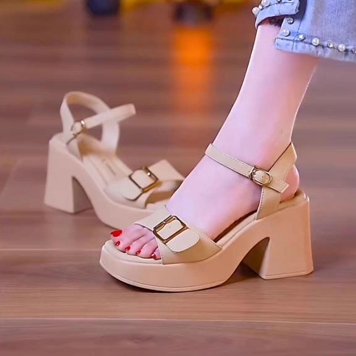 

Босоножки на грубом каблуке, женская летняя верхняя одежда 2025 года, новые универсальные модные туфли на танкетке, водонепроницаемые, с пряжкой из одного слова, высокие каблуки 40 абрикосовый