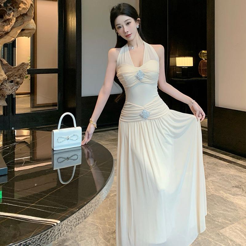 French Neck, Waist and Thin Seaside Vacation Dress, Sexy Halter, Pure Desire, Long and Advanced Waist Pinching Skirt