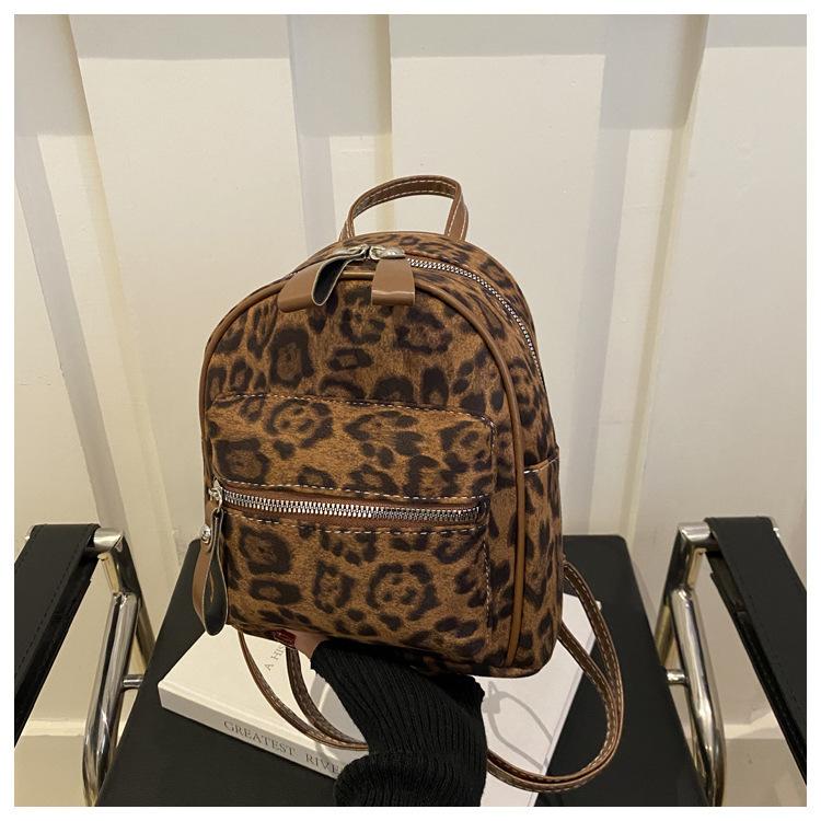 This year, casual leopard print women's 2025 new winter simple foreign style fashion single shoulder double shoulder small schoolbag soft