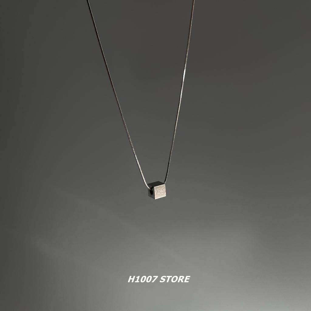 Non-fading Small Square Men's Trendy Necklace, Niche Design with a High-end Hip-hop Style, Titanium Steel Collarbone Chain