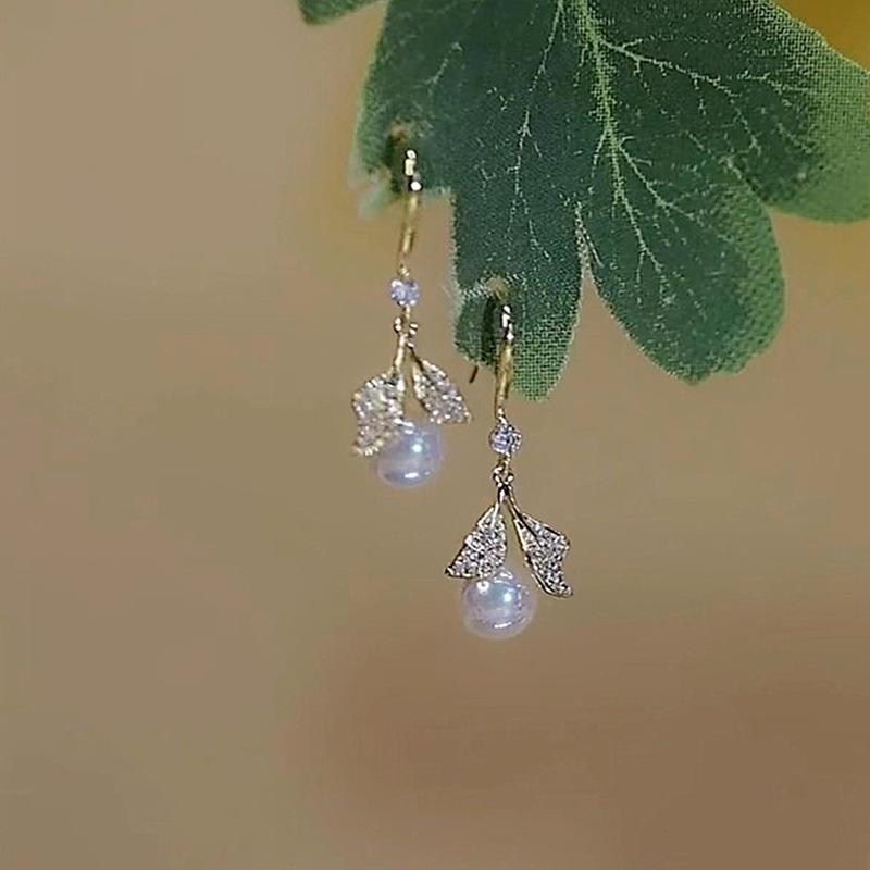 Elegante Diamant-Blatt- und Perlenohrringe: 2022 Trendiges Leichtes Luxusdesign