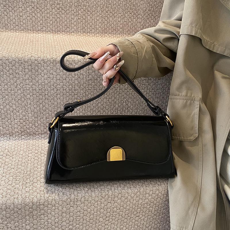 Premium texture underarm bag women's new retro oil wax leather shoulder messenger bag niche versatile baguette bag