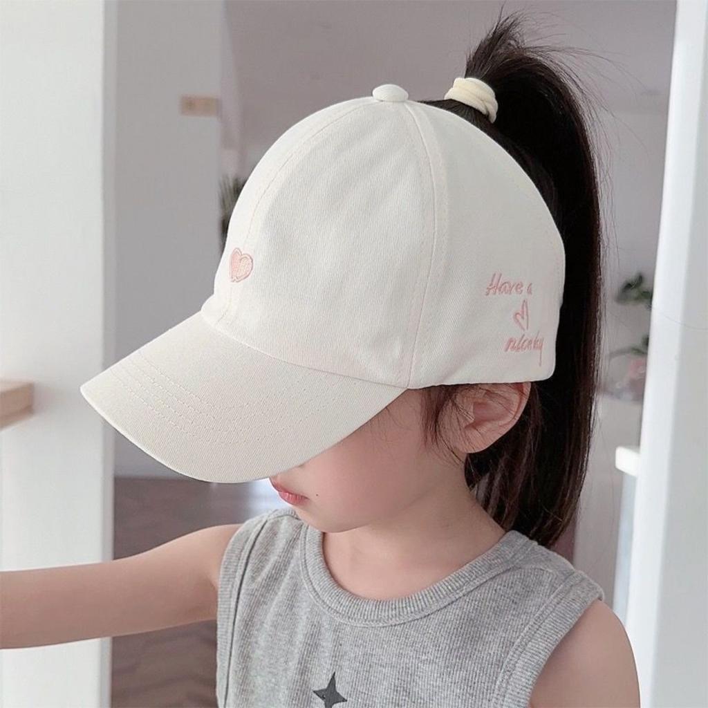 Youngsters Breathable Open-Top Baseball Cap with Heart & Letter Design, Sun Protection Visor, Polyester, Machine Washable, Casual Headwear