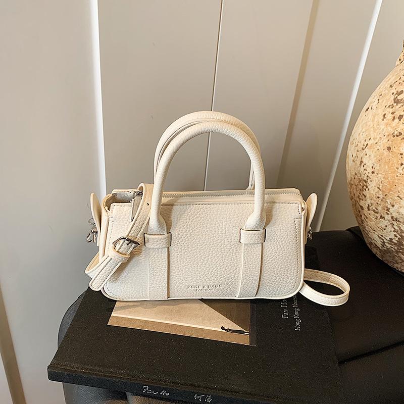 

New high-end fashion lychee pattern letter pillow bag portable shoulder crossbody women s bag белый