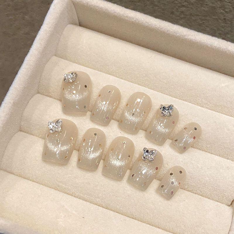 

Носите Armor Polka Dot с бриллиантом Доступная роскошь Показ Белая модель Кошачий глаз Ultrashort-M