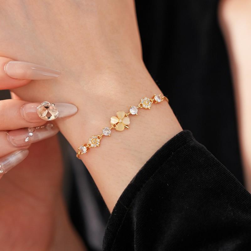 Elegant Gold Plated Cats Eye Stone Flower Bracelet Women Delicate Floral Design Luxury Minimalist Jewelry