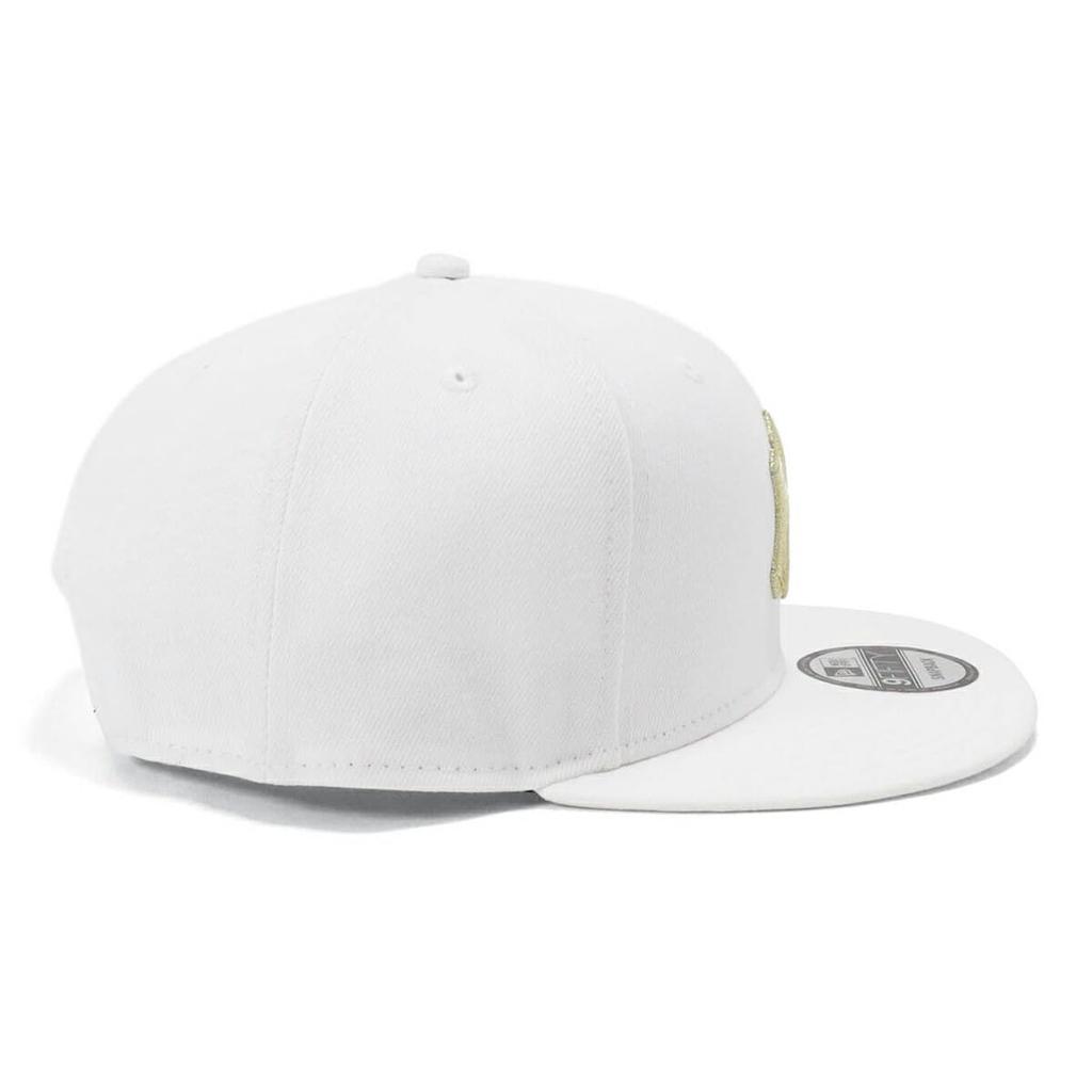 Czapka New Era 950 NEYYAN WHT MT GLD 25J z płaskim daszkiem, NY, Rozmiary, MLB, Biały/Złoty, M/L