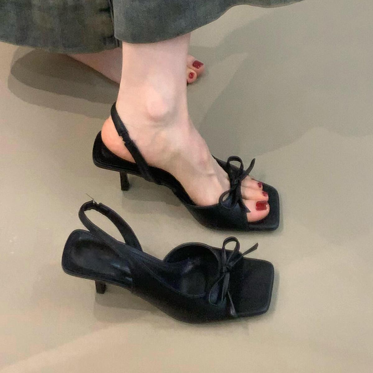 

Новые туфли на высоком каблуке с ремешком с бантом сзади для летней женской одежды, темпераментный ремешок со словом, сандалии с открытым носком и квадратным носком 39 чёрный