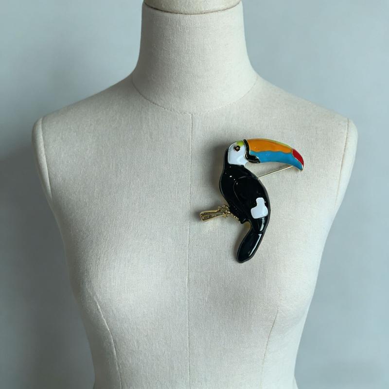 Vibrant Enamel Parrot Choker Necklace Shiny Colorful Details Rust-Proof Fashion Jewelry for Women Dinner Party Vacation