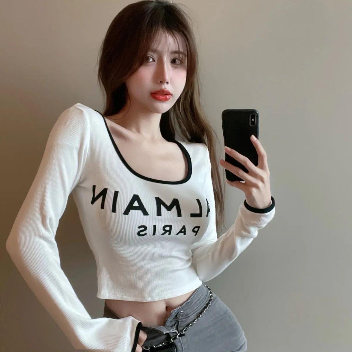 

Женская приталенная футболка с U-образным вырезом, принтом букв и длинными рукавами - Сексуальный осенний базовый топ белого цвета S (30-40 kg)