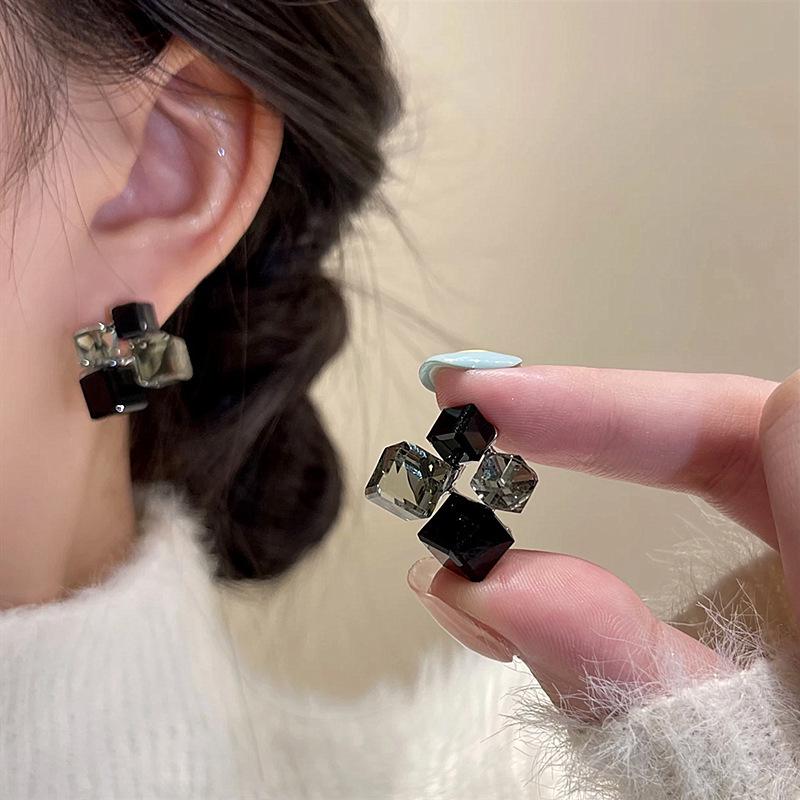 Elegant Black 3D Sugar Cube Geometric Stud Earrings for Women