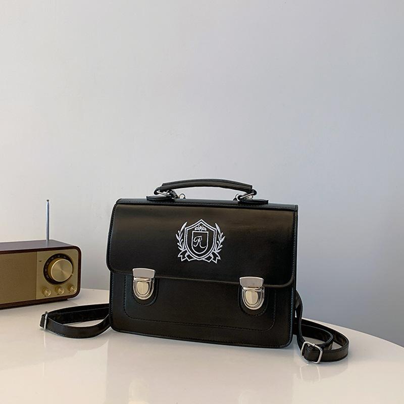 Spring large-capacity new temperament fashion design single shoulder messenger retro personalized portable messenger bag