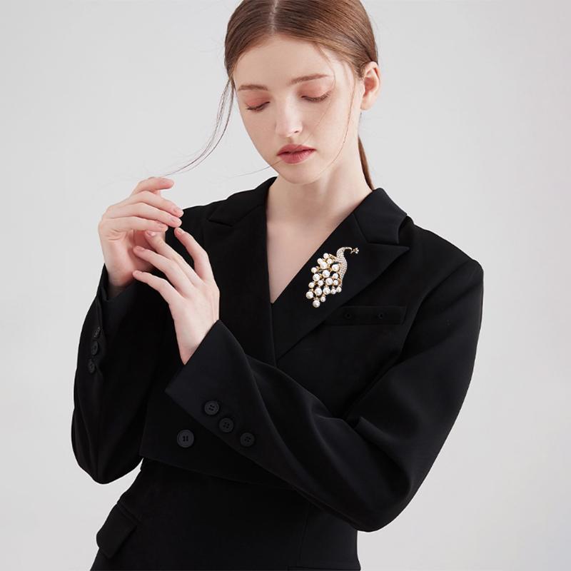 High-End Pearl Floral Suit Brooch For Women Versatile Clothing Accessory Pin
