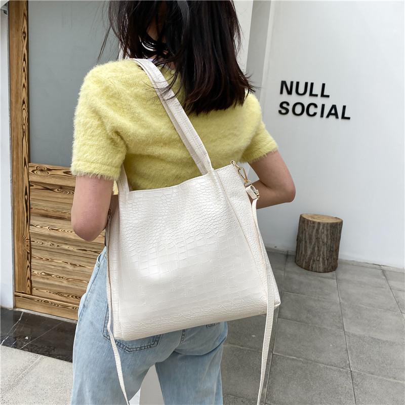 Elegant Large Capacity Shoulder Bag For Women In Trendy Street Style Pu Material