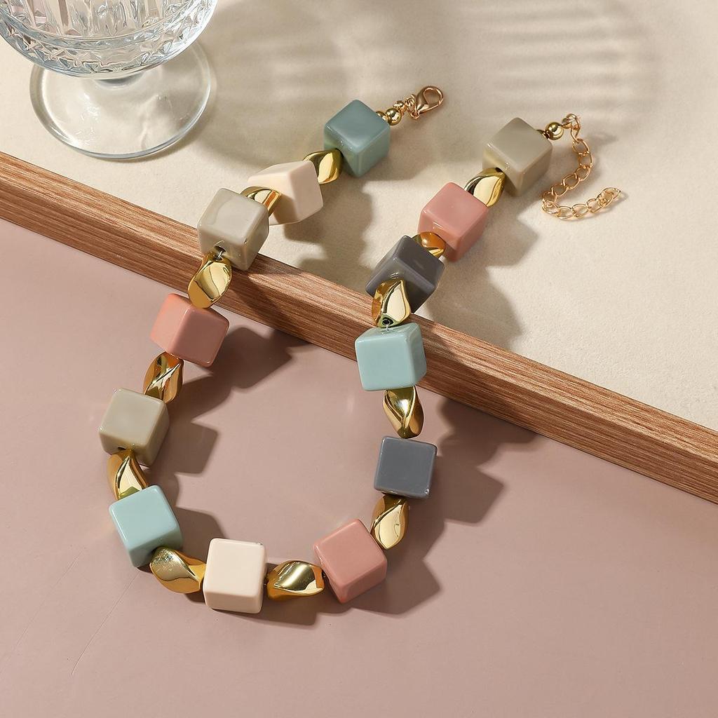 European & American Artistic Resin Beaded Geometric Clavicle Necklace