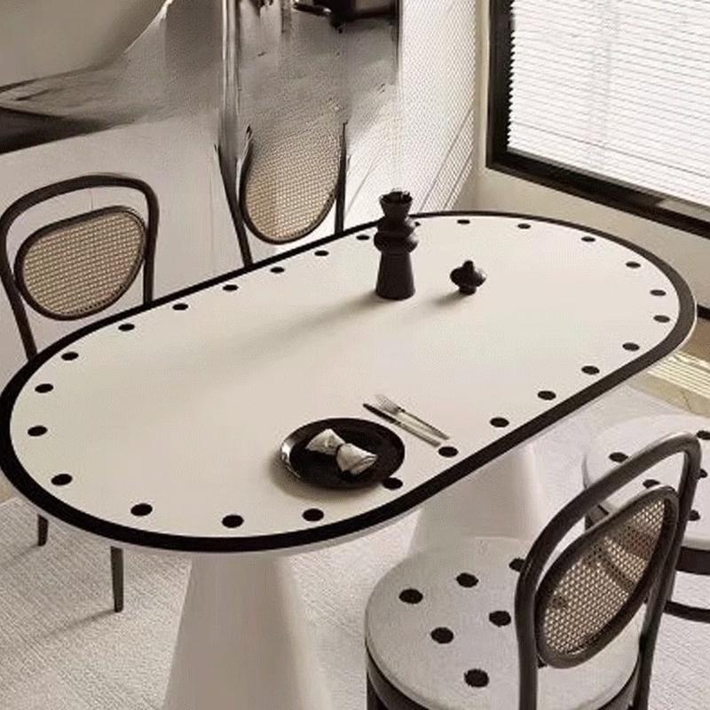 Hondon Oval Leather Table Mat