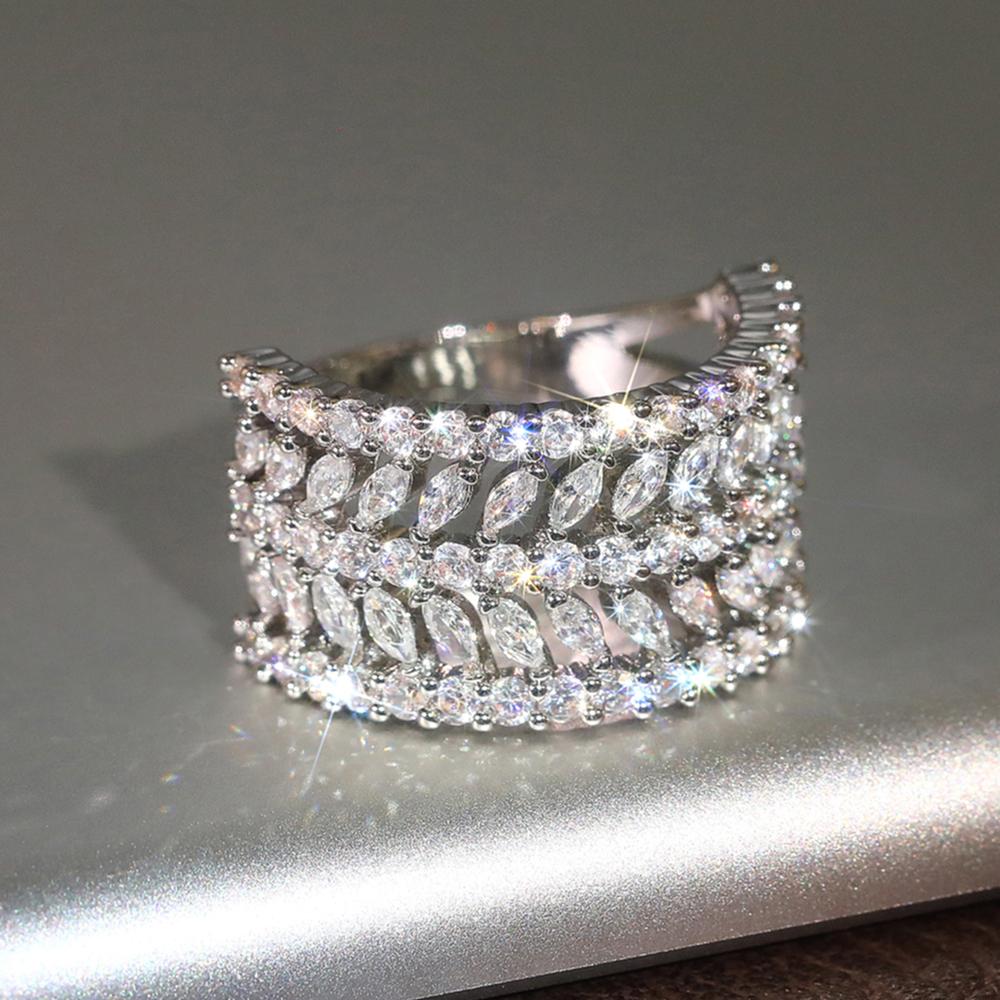 

Huitan Fashion Female Luxury Wedding Band Bright Zirconia Proposal Ring for Women Trendy Engagement Ceremony Accessories Zircon 10